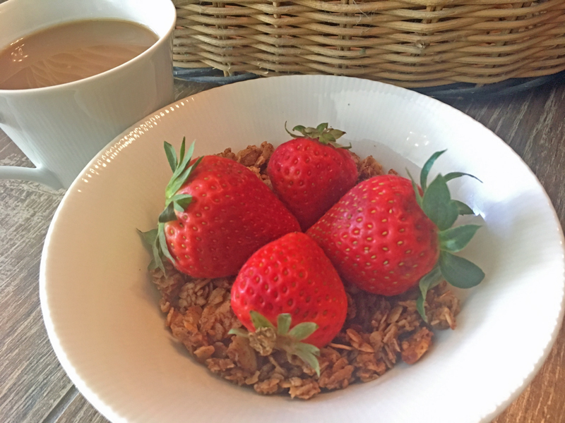 Free hotel breakfast bar tips: Mix something new